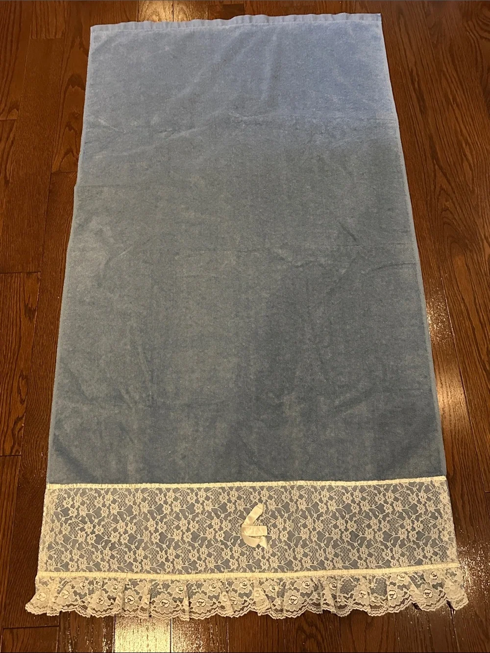 Luxury Lace-Trim Bath Towel - Blue